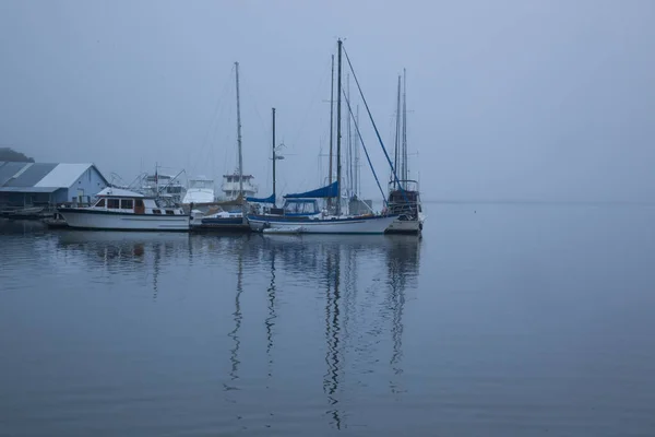 Velero Niebla Mañana —  Fotos de Stock