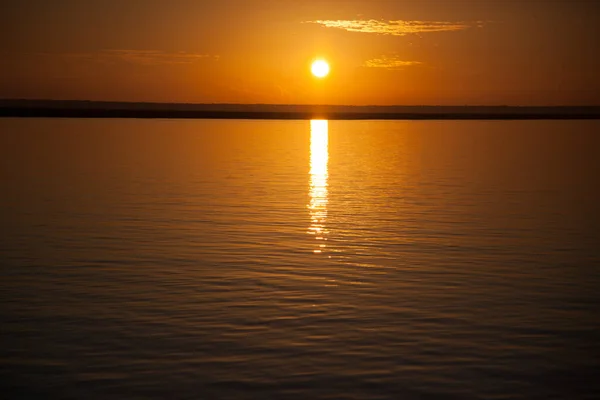 Západ Slunce Nad Vodou Vlnami — Stock fotografie