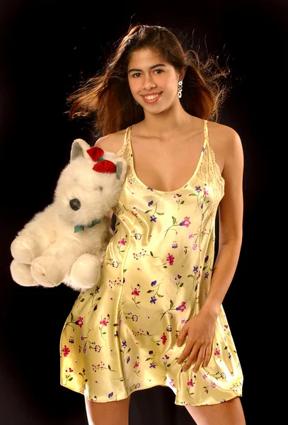 Vêtements de nuit en satin jaune - ours en peluche mignon - Adorable modèle brésilien — Photo