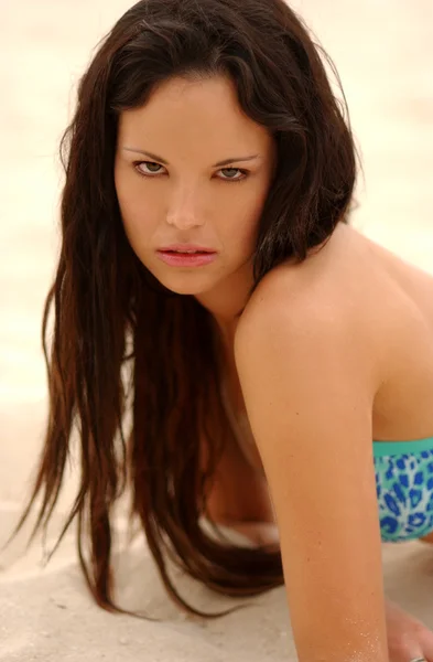 Sexy ragazza sulla spiaggia — Foto Stock