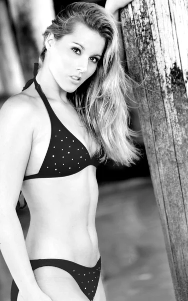 Verleidelijk Sexy professioneel Model Ebony P doet een badpak schieten op Daytona Beach Florida Usa — Stockfoto
