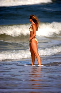 Derin mavi okyanus dalgaları - Model abanoz P - Bikini çekimleri