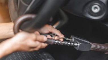 Güvenlik için kilit direksiyonu kullan, Hırsızlara karşı araba çal, seçici odaklan..