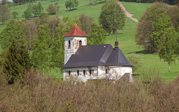 Kościół w przyrodzie — Zdjęcie stockowe