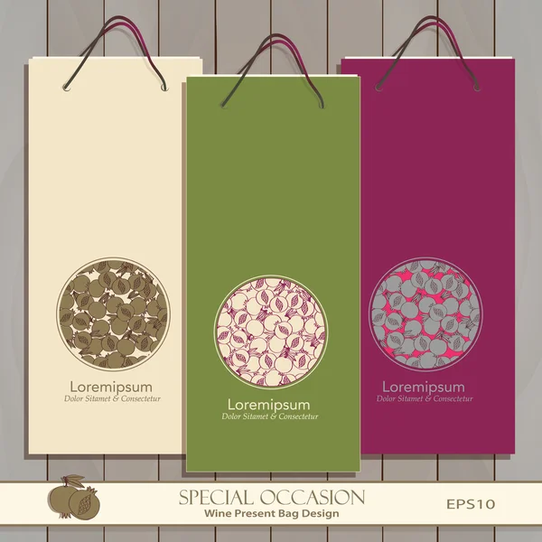 Set med tre vin gåva påsar med granatäpple dekorativa cirklar banners i guld, silver och grädde. — Stock vektor
