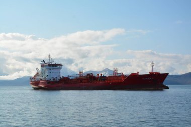 Kamçatka kıyısındaki Roadstead gemisi.