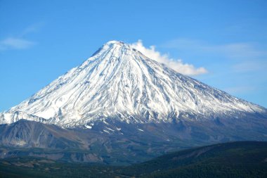 Karlı dağ zirvesi Yapışkan bulut