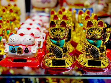 Maneki-neko, Japon şans tılsımı.