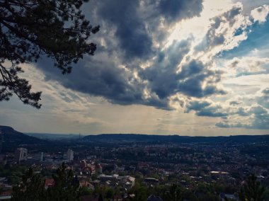 Yazın Landgraen 'den Jena' ya bulutlu gökyüzü manzarası