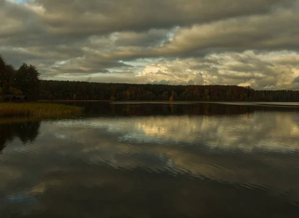 Sonnenuntergang am Meer im Herbst in Mecklenburg-Vorpommern Deutschland Europa — Stockfoto