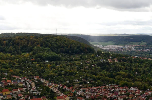 Blick auf Jenas Stadtbild und Landschaft im Herbst von Landgrafen aus — Stockfoto