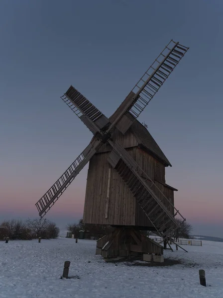 Bockwindmill w krippendorf thuringia w zimie historyczne pionowe — Zdjęcie stockowe