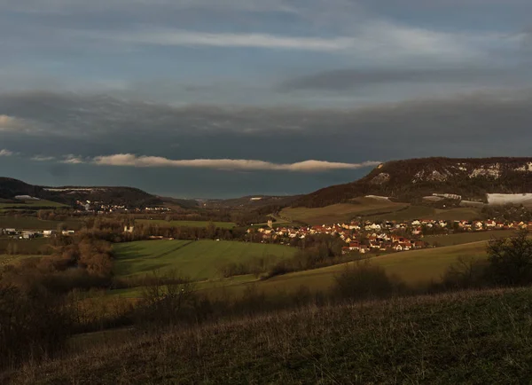 Blick auf kernberge im winter 2021 in jena — Stockfoto