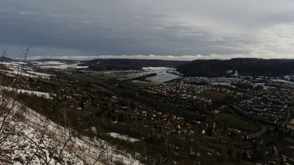 Blick auf Jenas Landschaft im Winter-Postkartenstil — Stockfoto