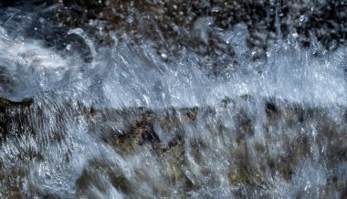 Rutal Thuringia 'da küçük bir şelaleyle doğaya küçük bir gezi.