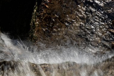 Rutal Thuringia 'da küçük bir şelaleyle doğaya küçük bir gezi.