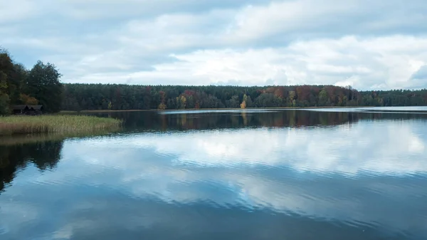 Zachód słońca nad morzem z trzciną jesienią w Meklemburgii-Pomorzu Zachodnim Niemcy Europa — Zdjęcie stockowe