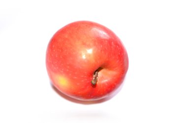 Ahşap arkaplanda kırmızı elmalar