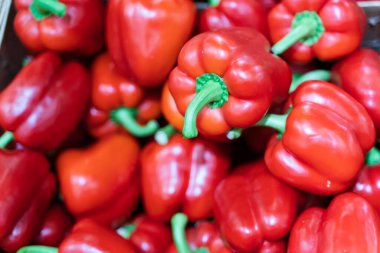 Piyasada tatlı dolma biber