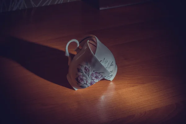 düşük bir anahtar kırık Kupası