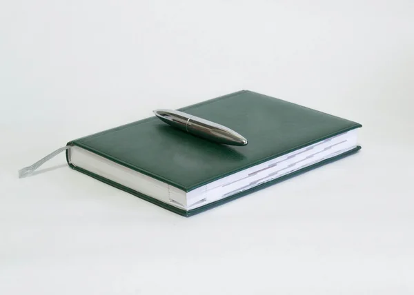 Cadernos e caneta para escrever — Fotografia de Stock