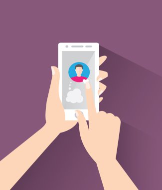 Belgili tanımlık smartphone holding adam bir kalp avatar koyar.