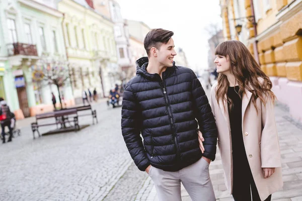 Happy Man Woman Walking Street — Stock Photo, Image