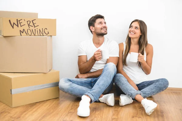 Happy Couple Hold Cups Coffee Carton Boxes — Stock Photo, Image