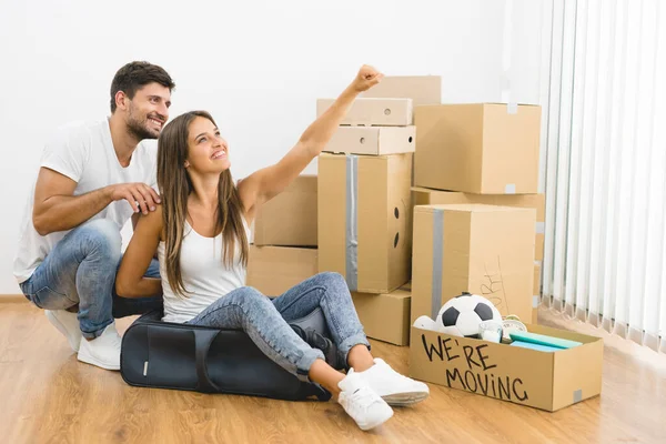 Couple Heureux Rêve Dans Nouvel Appartement — Photo