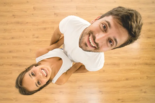 Pasangan Positif Melihat Kamera Tampilan Dari Atas — Stok Foto