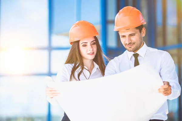 Two Engineers Look Project Plan Background Building — Stock Photo, Image