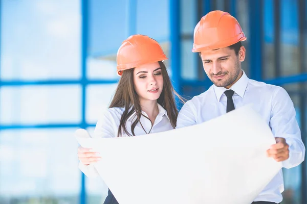 Two Engineers Look Project Plan Background Building — Stock Photo, Image