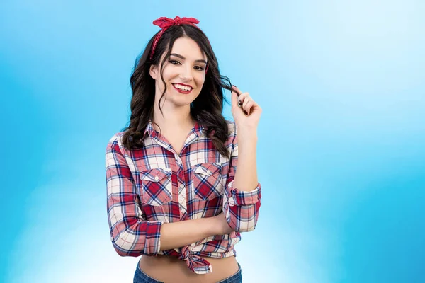 Mujer Posando Sobre Fondo Azul — Foto de Stock