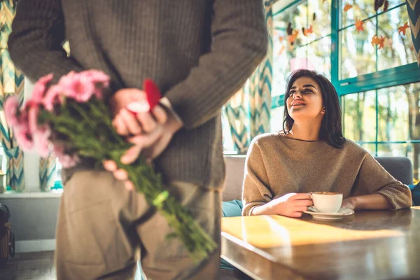 Hombre Hace Una Propuesta Novia Restaurante —  Fotos de Stock