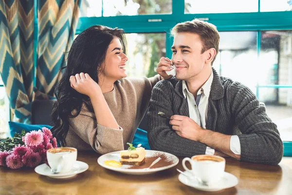 Couple Heureux Ont Rendez Vous Romantique Dans Café — Photo