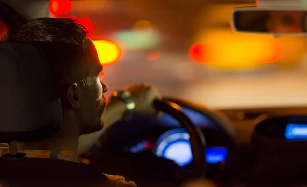 Man Rijdt Een Auto Stad Avond Nacht — Stockfoto