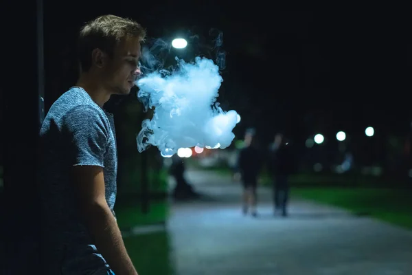 Man Smoking Night Street Background — Stock Photo, Image