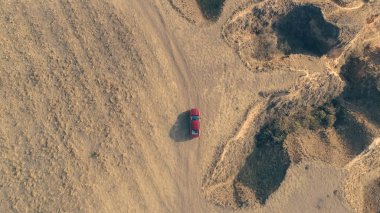 Araba hareketinin üst görüntüsü.