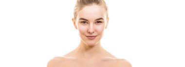 Beyaz arka plandaki güzel kadın.