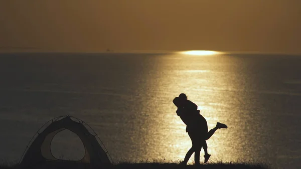 Two Tourists Standing Campsite Sea — Stock Photo, Image