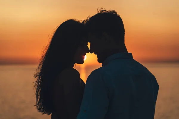Two Happy People Standing Beautiful Sunset Background — Stock Photo, Image