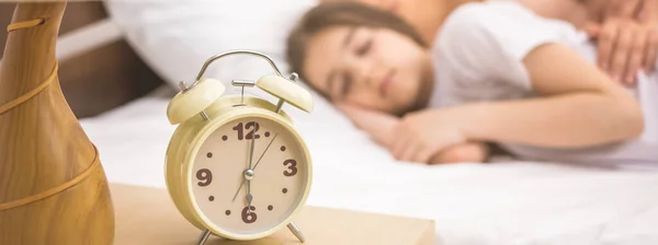 Jam Latar Belakang Keluarga Yang Sedang Tidur — Stok Foto