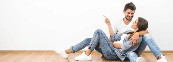 Smile Couple Sit Gesture Background White Wall — Stock Photo, Image