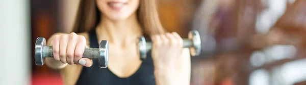 Woman Hold Dumbbells Sport Club — Stock Photo, Image