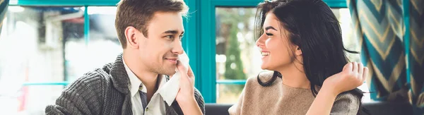 Gelukkige Man Vrouw Hebben Een Romantisch Afspraakje Een Café — Stockfoto