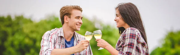 Happy Couple Drink Alcohol Nature — Stock Photo, Image