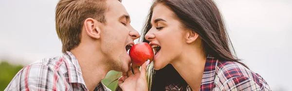 Man Woman Bit Apple — Stock Photo, Image