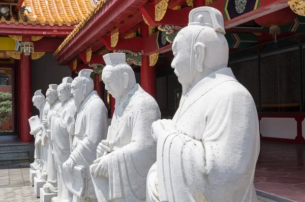 72 statues d'adeptes du temple confucéen à Nagasaki, Japon — Photo