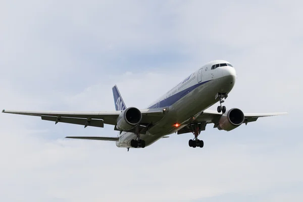 Boeing 767-300 landning — Stockfoto