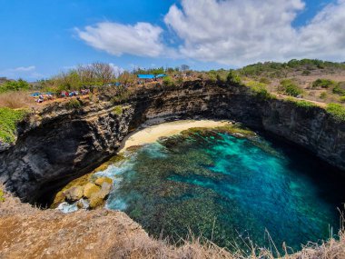 Broken Beach, Nusa Penda - Nusa Penida Adası, Bali, Endonezya 'da popüler fotoğraf ve turizm merkezi Kırık Plaj ve uçurum